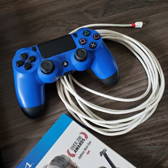 PS4 1TB + 11 games, 3 controllers, wireless charging station - Picture 5 of 6